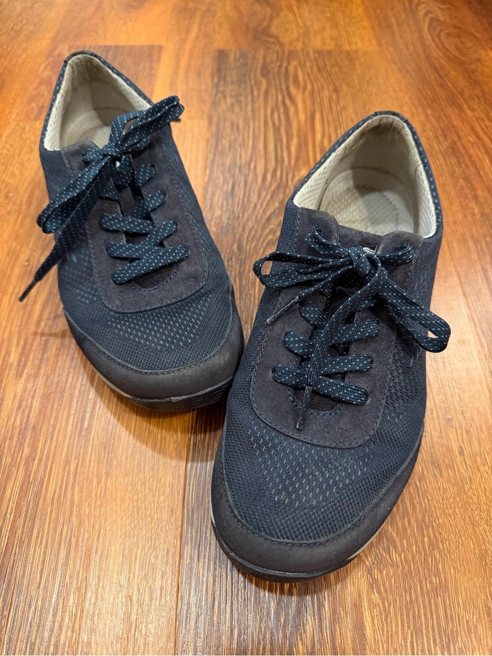 DANSKO Hayes Navy Blue Sneakers Womens 39 US Size 8.5 Suede Mesh Lace Up Low Top